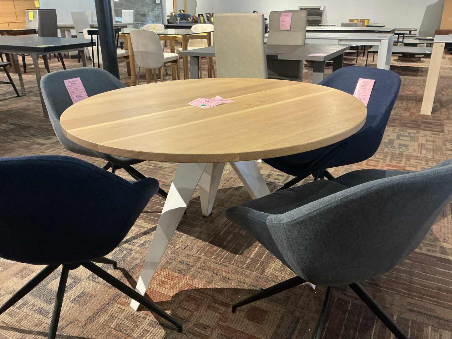 EQ3 - Round Dining Table