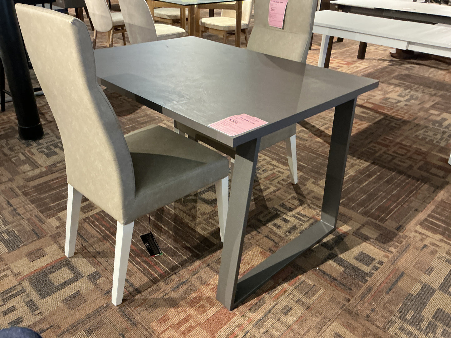 Status - Kali Small Table