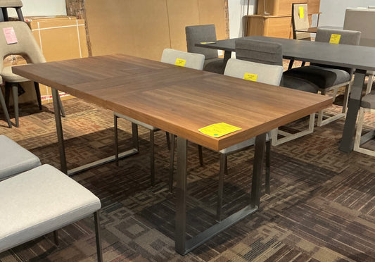 EQ3 - Hatch Extendable Table